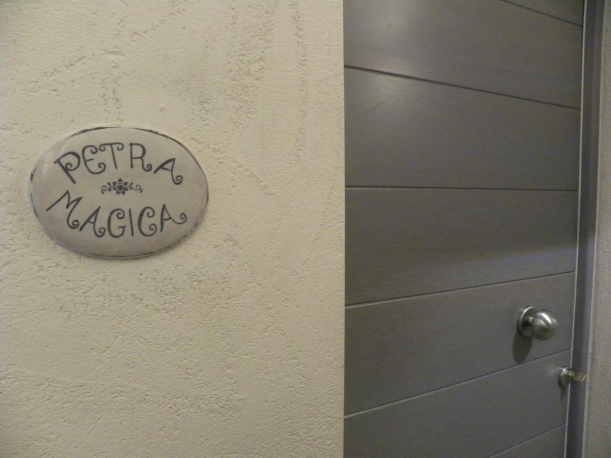 Petra Magica Lejlighed San Pantaleo Eksteriør billede